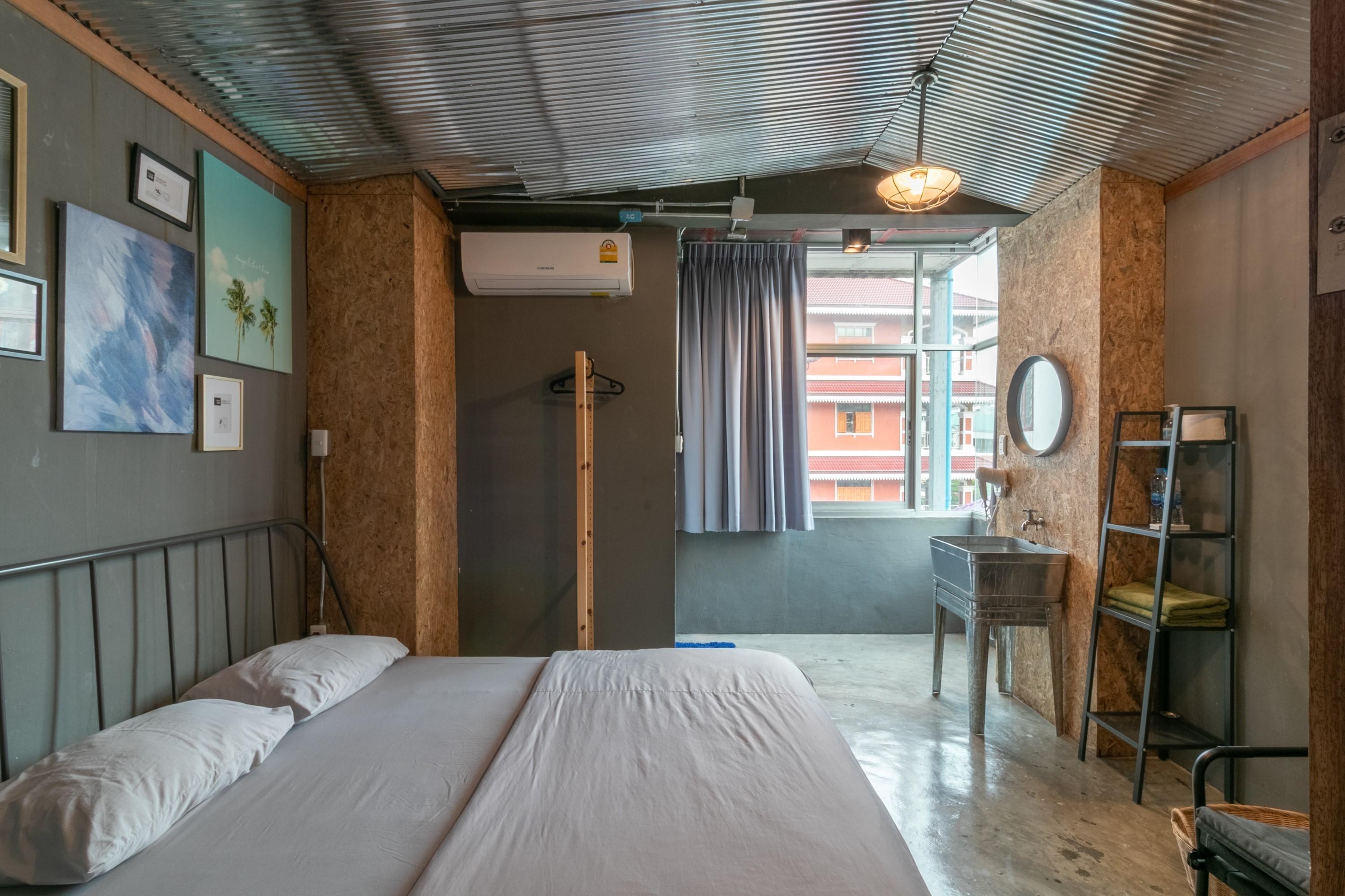 Zhelter'Bkk Hostel Bangkok Buitenkant foto