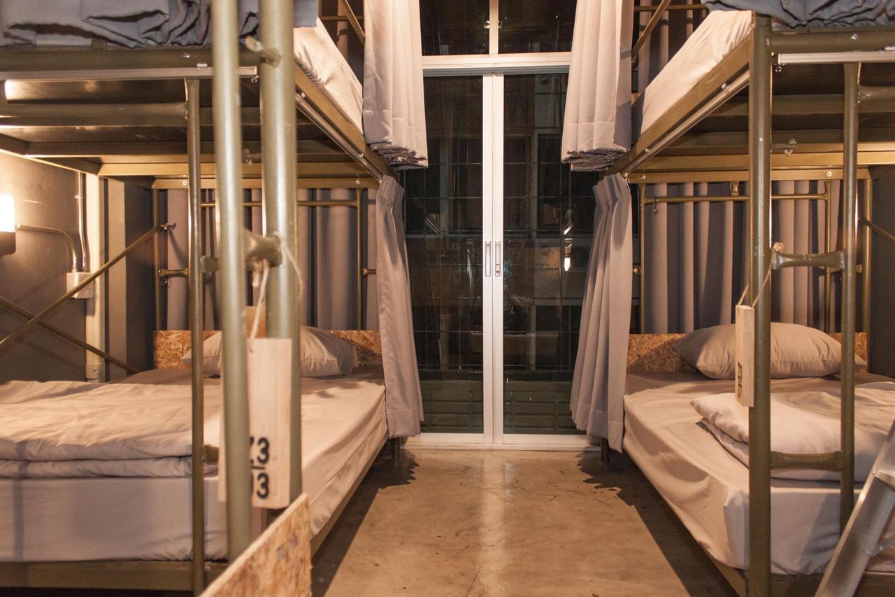Zhelter'Bkk Hostel Bangkok Buitenkant foto