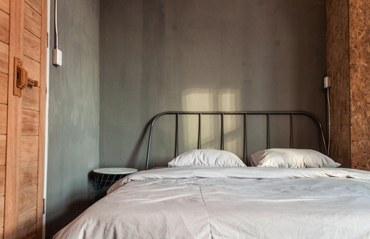 Zhelter'Bkk Hostel Bangkok Buitenkant foto