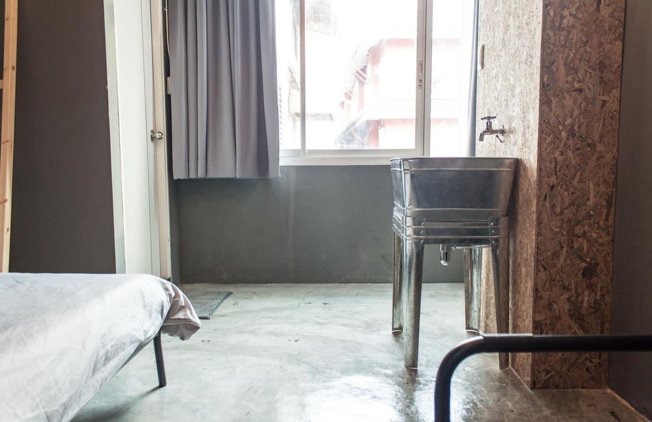 Zhelter'Bkk Hostel Bangkok Buitenkant foto
