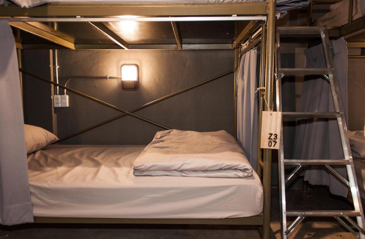 Zhelter'Bkk Hostel Bangkok Buitenkant foto
