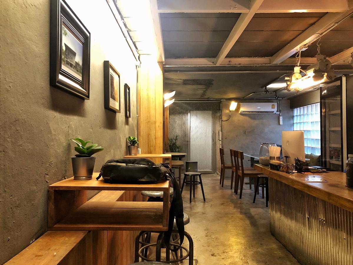 Zhelter'Bkk Hostel Bangkok Buitenkant foto
