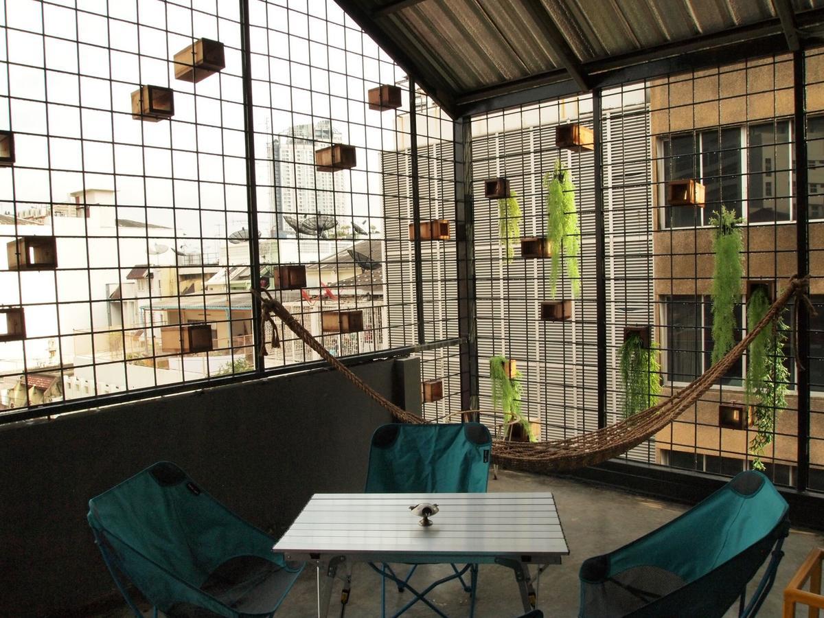 Zhelter'Bkk Hostel Bangkok Buitenkant foto