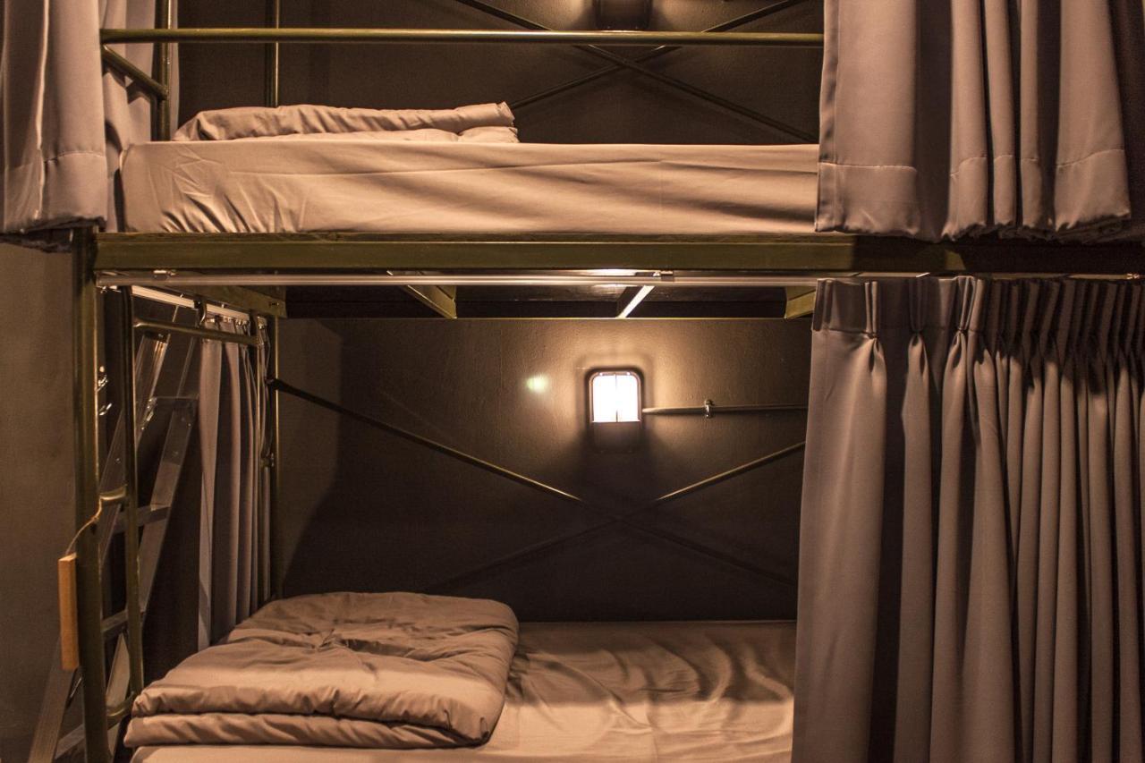 Zhelter'Bkk Hostel Bangkok Buitenkant foto