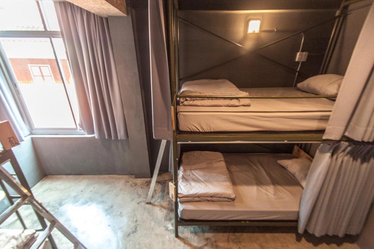 Zhelter'Bkk Hostel Bangkok Buitenkant foto